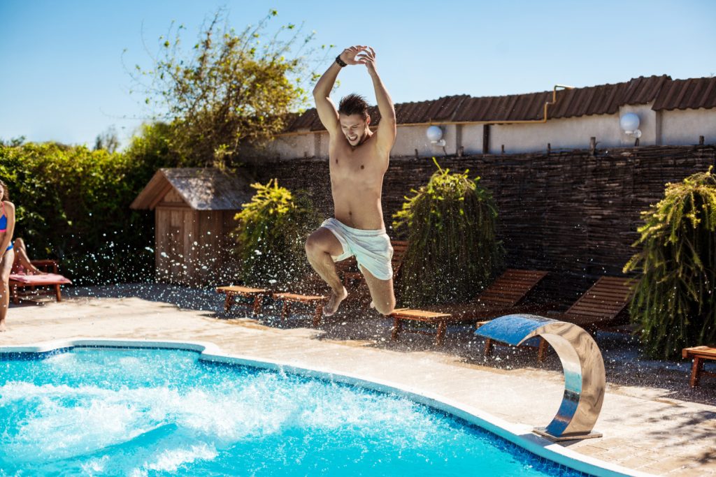 Piscinas elevadas, una alternativa para disfrutar del verano sin hacer grandes obras